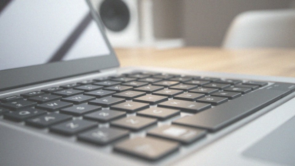 Jakie klawisze znajdują się na klawiaturze laptopa?